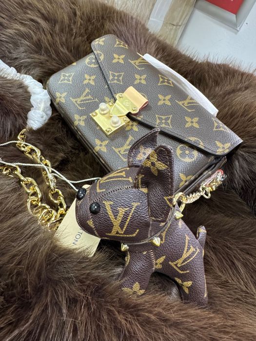 Louis Vuitton стильний брелок бульдожка