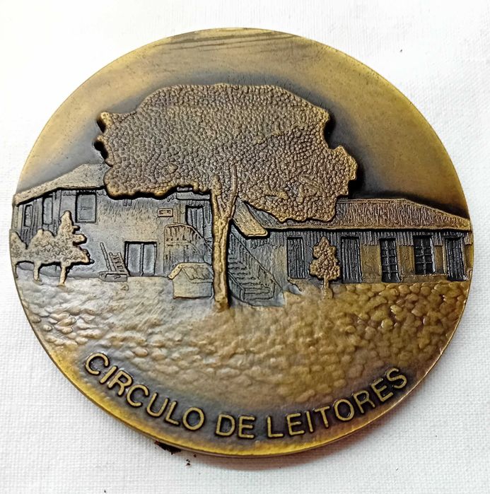 Medalhas Bronze: Aquilino Ribeiro; Camilo C. Branco, Florbela Espanca