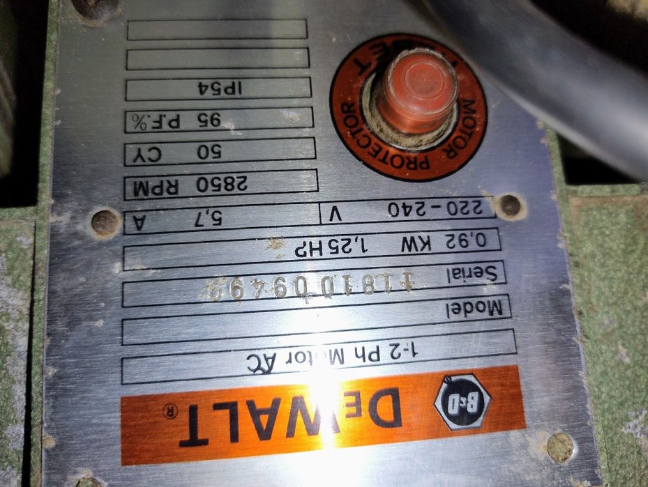 Piła radialna dewalt