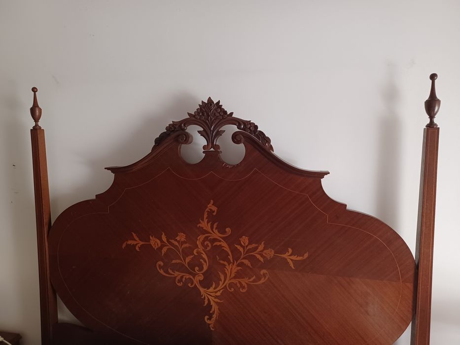 Cama de casal estilo Dona Maria com Colchão ortopédico e Edredon incluído