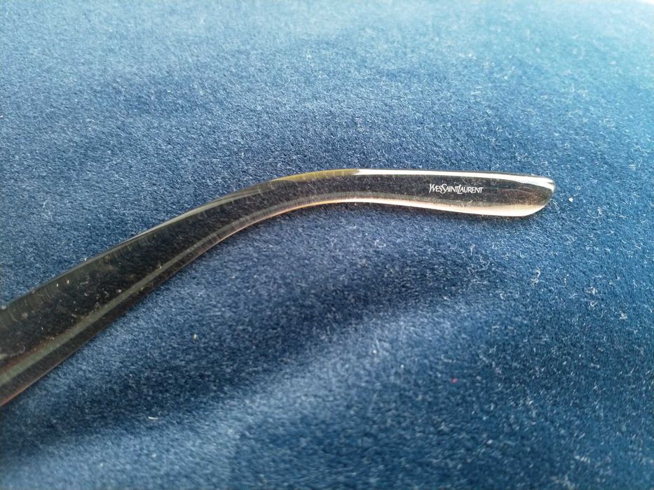 Oryginalne okulary damskie Yves Saint Laurent.