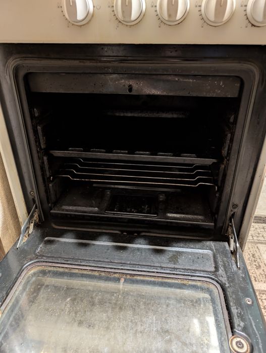 Продам газову плиту Zanussi (біла)