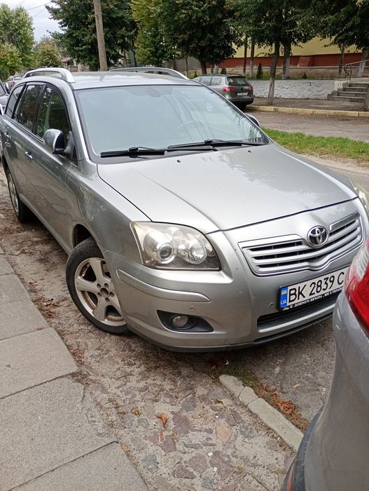 Тайота авенсіс в рестайлі