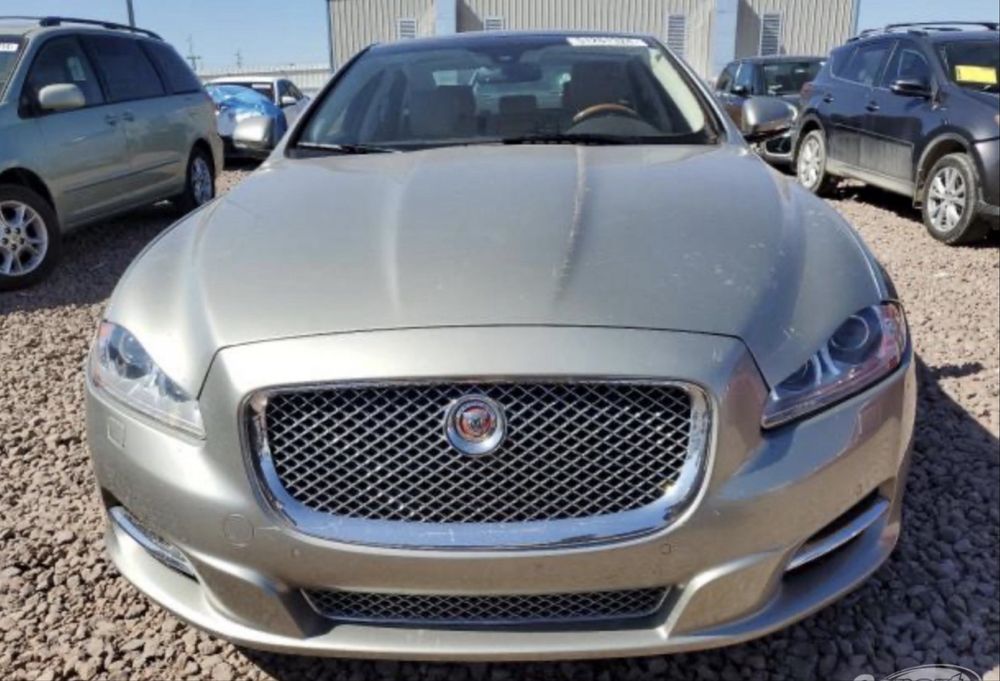 Jaguar XJ крыло панель радиатор