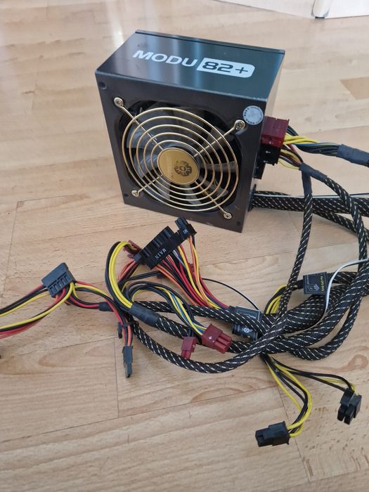 ENERMAX 425W Модульний 24+8(4+4)/8+8(6+2)відео/5sata/2molex Блок живле