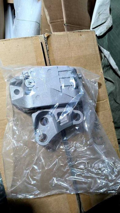 Подушка двигуна ліва Jeep Compass 2.4L 2017-2022