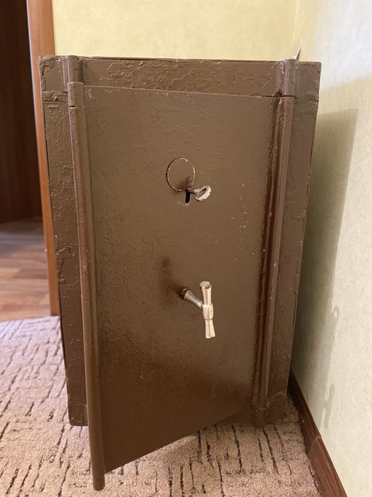 Продам сейф