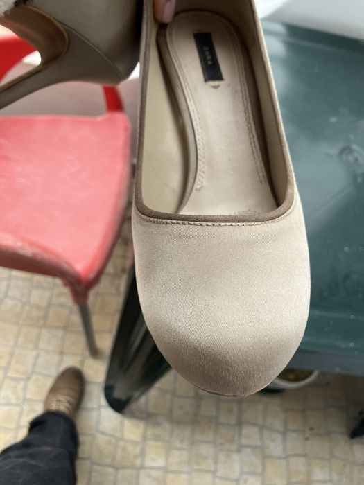 Zara sapatos altos acetinados creme 38