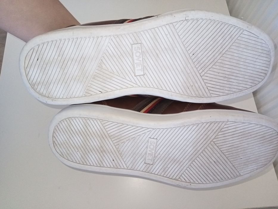 Buty męskie sportowe firmy SOVIET jak nowe.