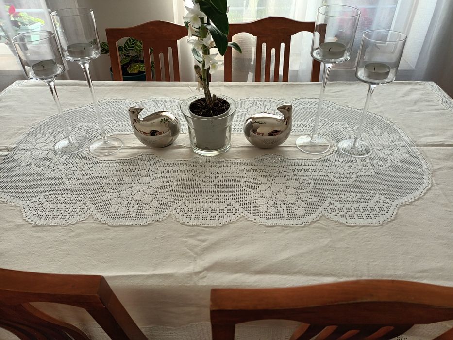 Vendo toalha 2,20x160 linho antigo verdadeiro e croche feito a mão.