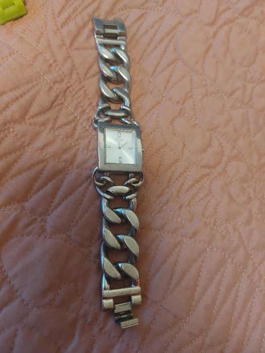 Relógio elegante da Guess