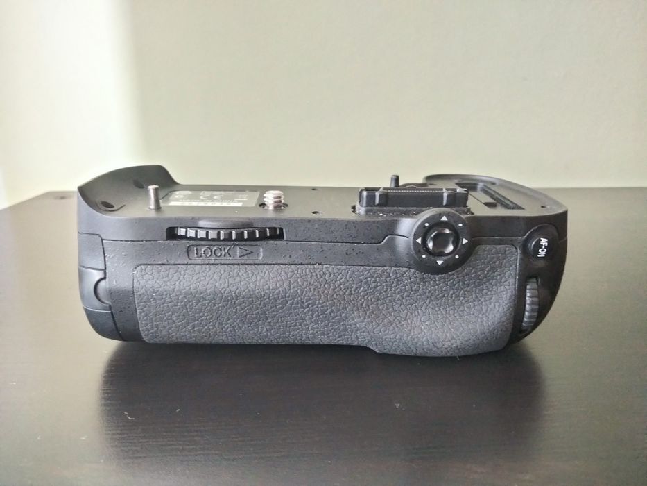 Battery hand grip da Nikon MB-12 como novo