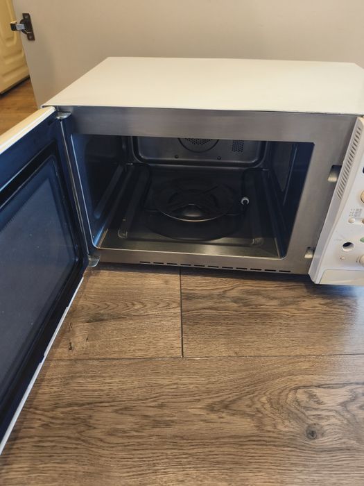 Мікрохвильова піч SHARP