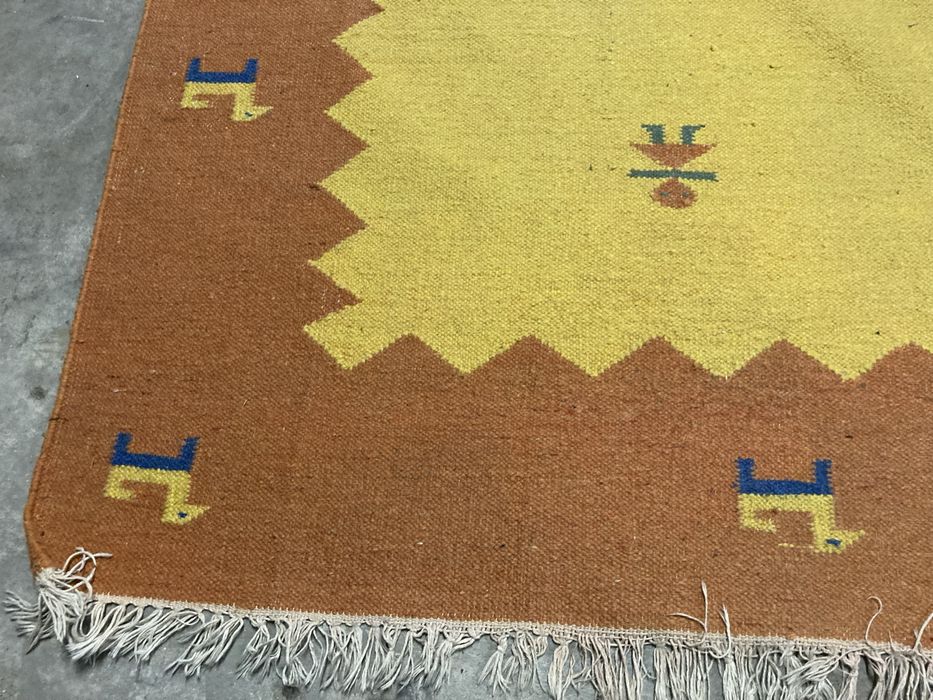 Tapete retangular amarelo outro quadrado ikeia