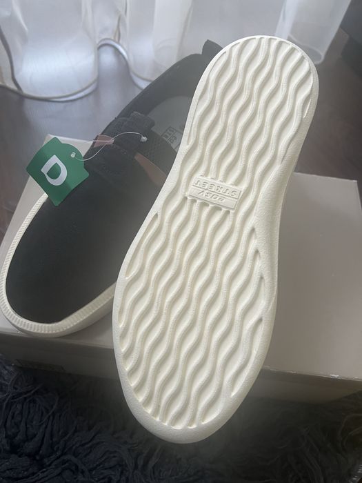 Nowe buty slip-on