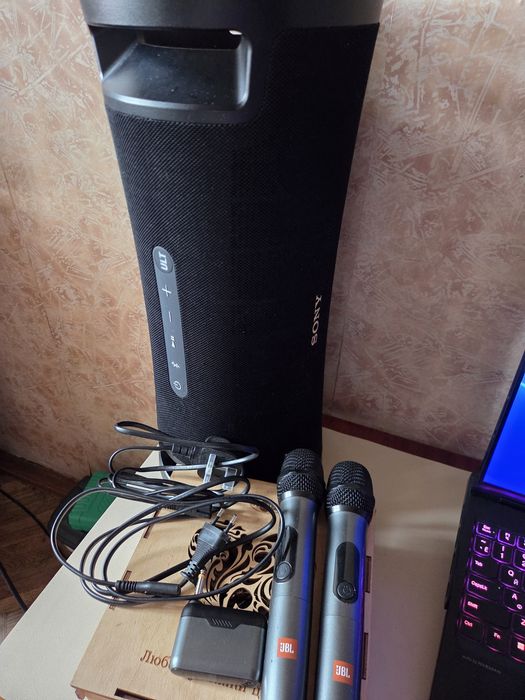 Колонка Sony Ult Field 7( bluetooth , акум+мережа)