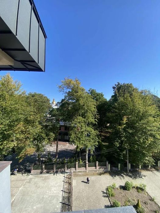 Продаж 2 кімн.квартира 110 м² 5/5 ц. Брюховичі 140000$