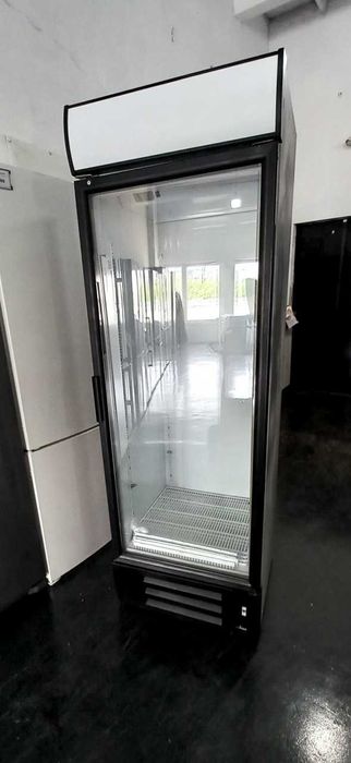 Витрина холодильная 530литров однодверная холодильный шкаф