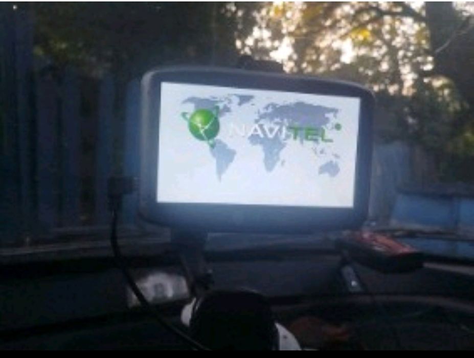 Автомобильный навигатор navitel