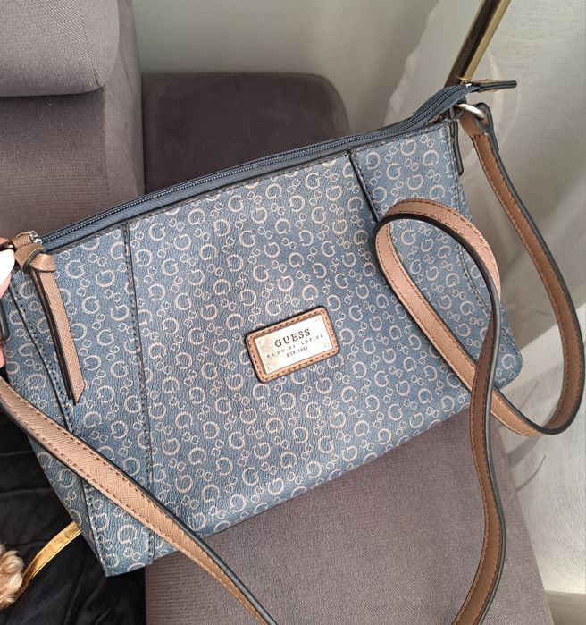 Torebka Guess listonoszka damska, mała torebeczka markowa na ramię