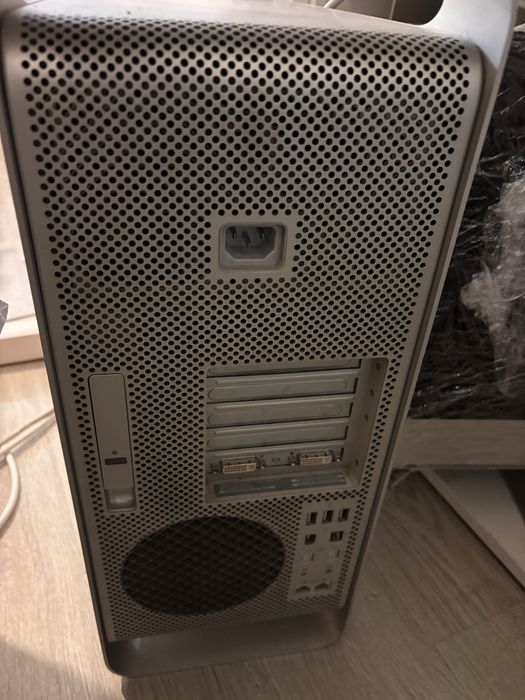 Pack Apple Mac Pro Tower + Monitor Apple Cinema Display + Teclado