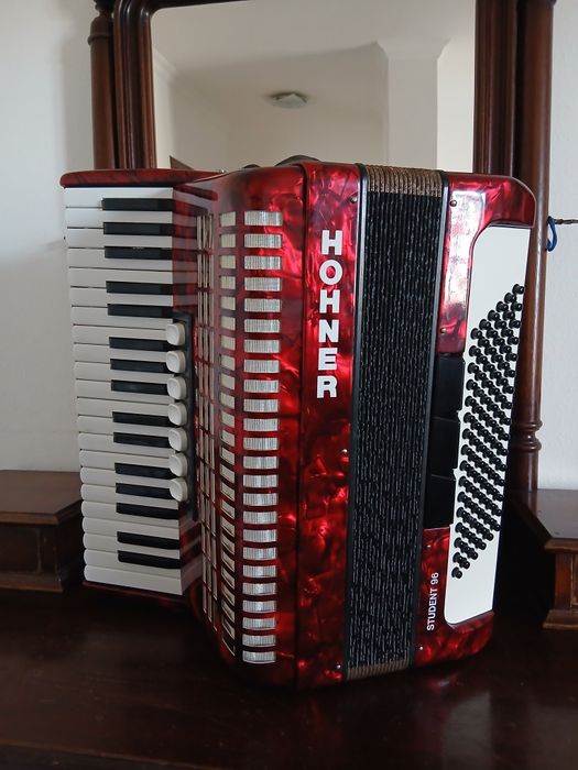Acordeão Hohner Student 96