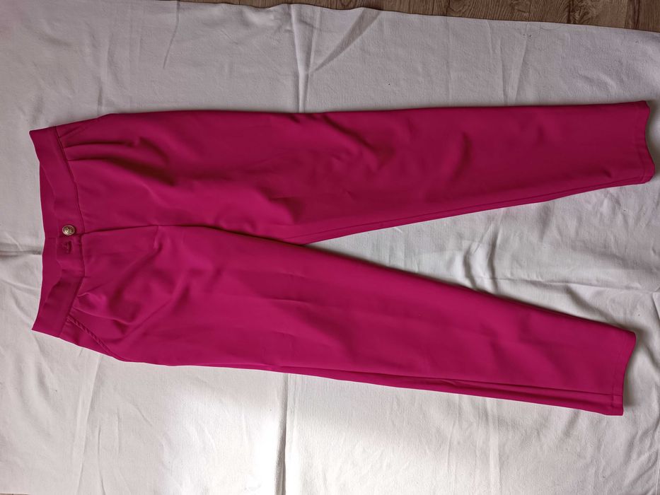 Костюм малиновий бу