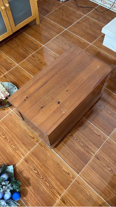 Baú / Mesa de Centro em Madeira Maciça com Arrumação 70x40cm