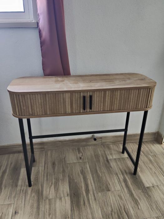 Consola HÔMA em madeira e metal preto – estilo moderno
Consola HÔMA em madeira e metal preto – estilo moderno