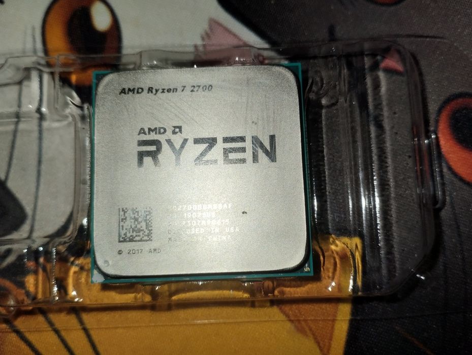 Процесор R7 2700 8ядер 16потоків