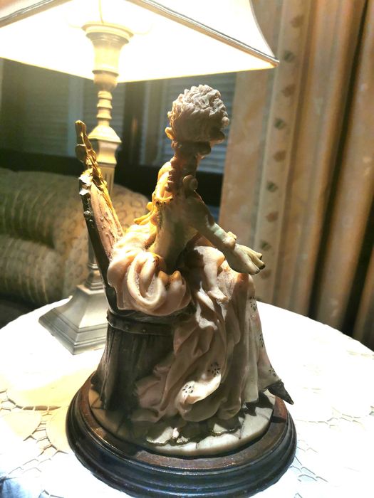 ESTÁTUA DECORATIVA