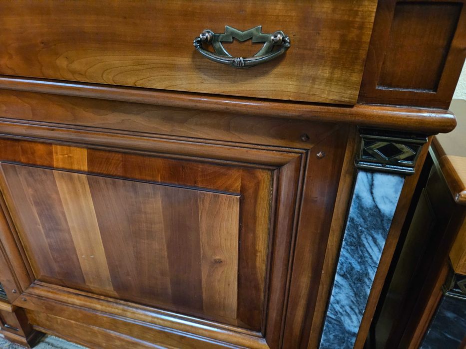 Móvel em madeira maciça com acabamento em pedra - Bom estado geral