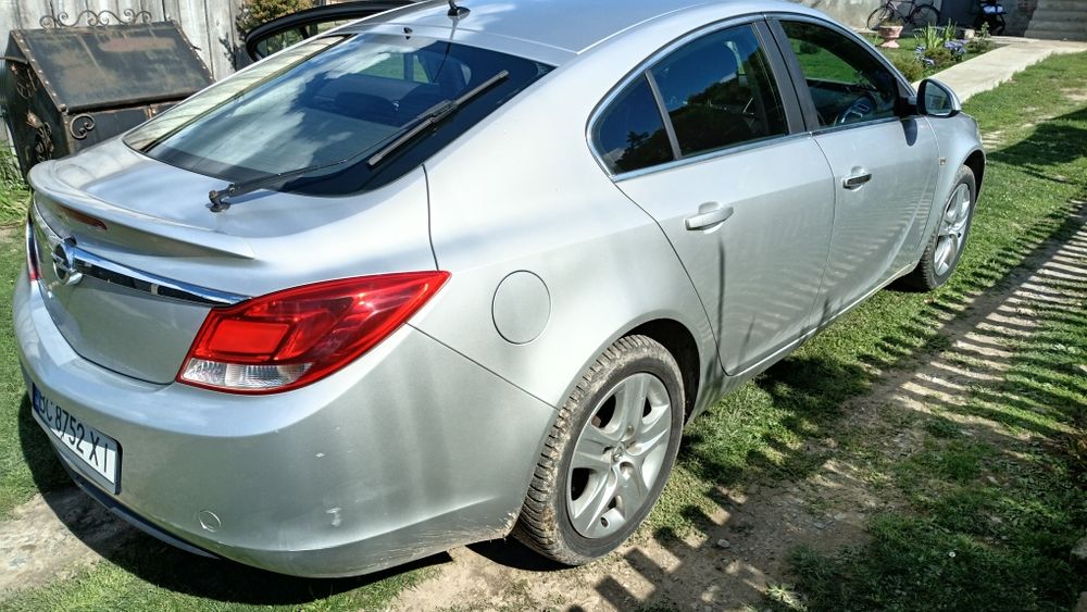 автомобіль опель інсігнія