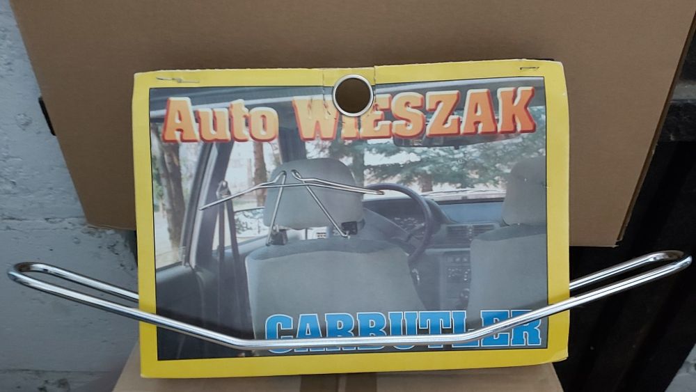 Wieszak do samochodu na marynarkę