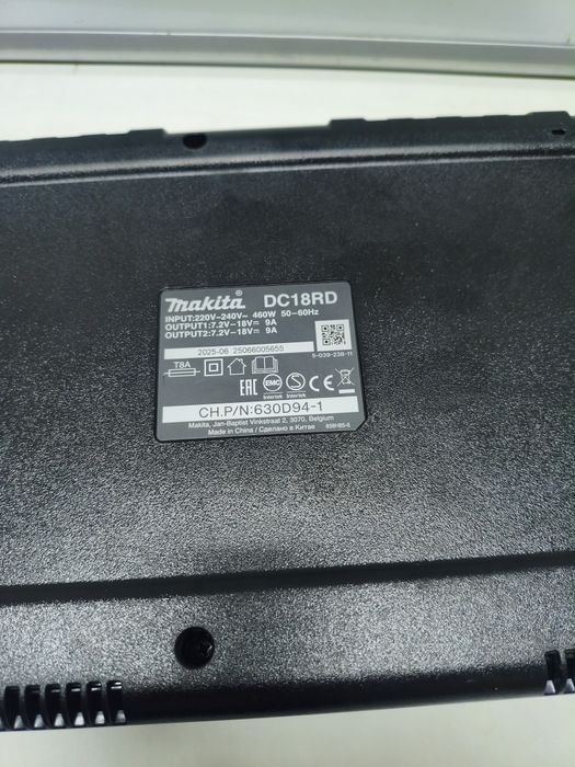 Makita DC18RD, Ładowarka dwuportowa 18v