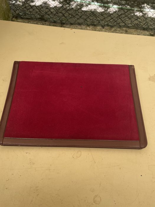 Pasta em pele -Porta documentos cor Bordeaux