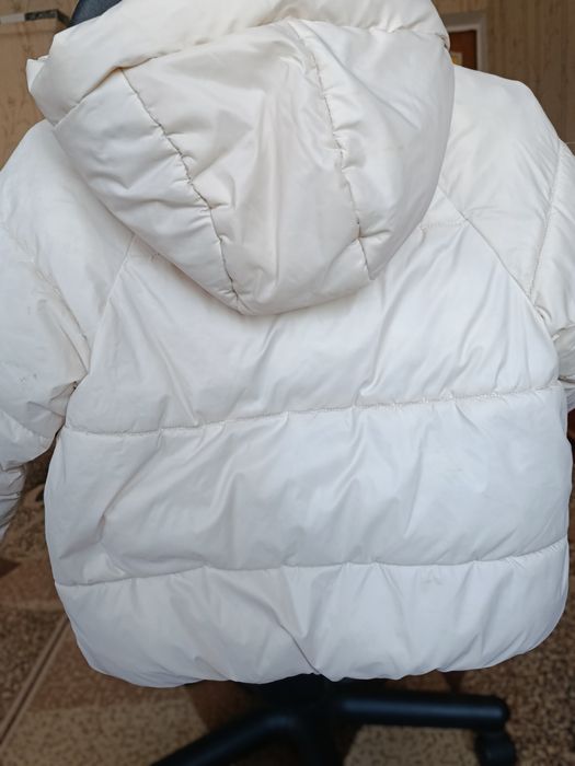 Куртка на дівчинку