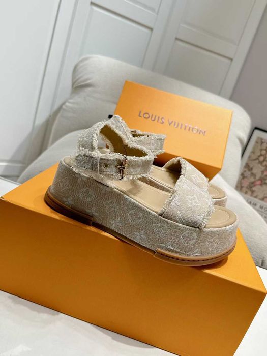 Louis Vuitton Buty, sandaly klapki, skora 200216