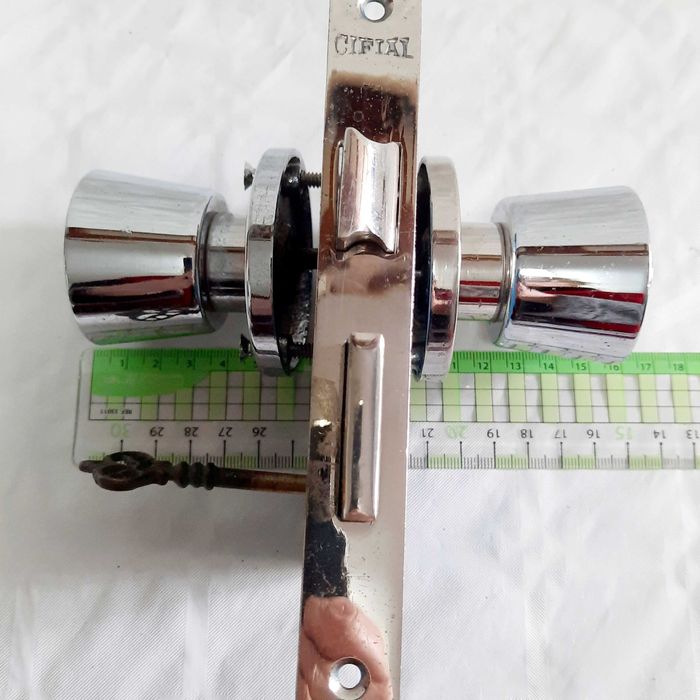 Fechadura embutida em aço CIFIAL com puxadores - Acessórios de porta