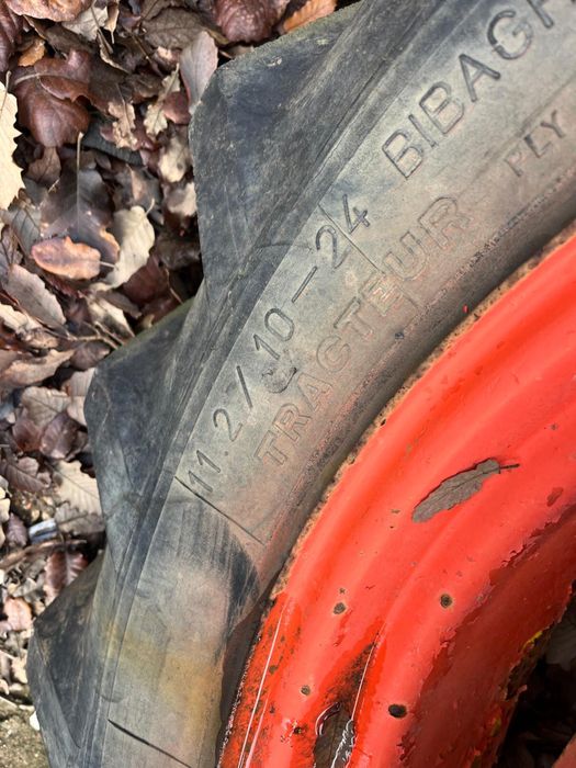 Jantes e pneus para trator