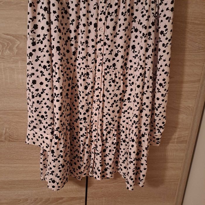 Sukienka w kwiaty wiskozowa Reserved / rozmiar M
