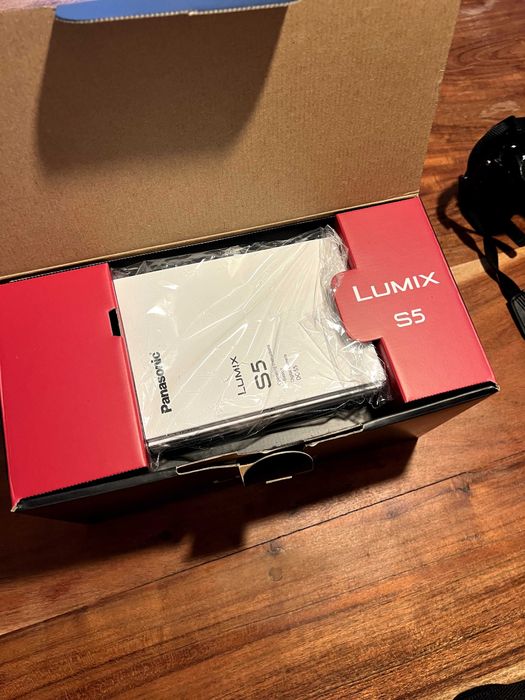 Panasonic Lumix S5 + Lumix S 20-60mm f/3.5-5.6 + Cage SMALLRIG