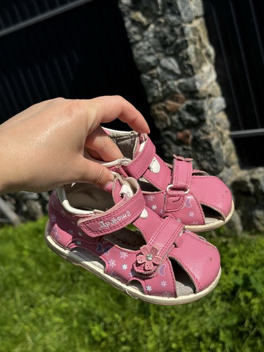 Босоніжки сандалі взуття на дівчинку 24 р устілка 15 см
