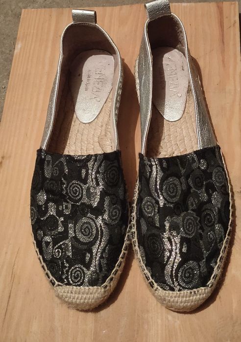Venezia piękne skorzano-materialowe espadryle 38 oraz ksiazeczka Owady