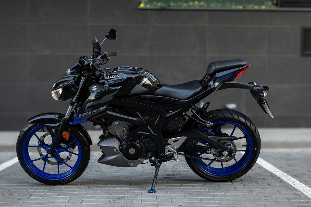 SUZUKI GSX-S125! Como Nova!