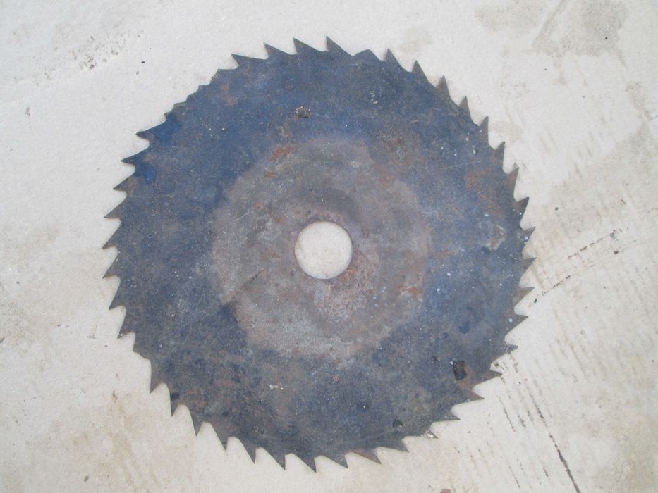 Пила дискова. Сошник. Матеріал для сапи.