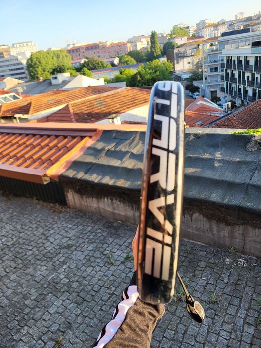 Vendo Raquete de Padel StarVie Black Titan 2026 COMO NOVA