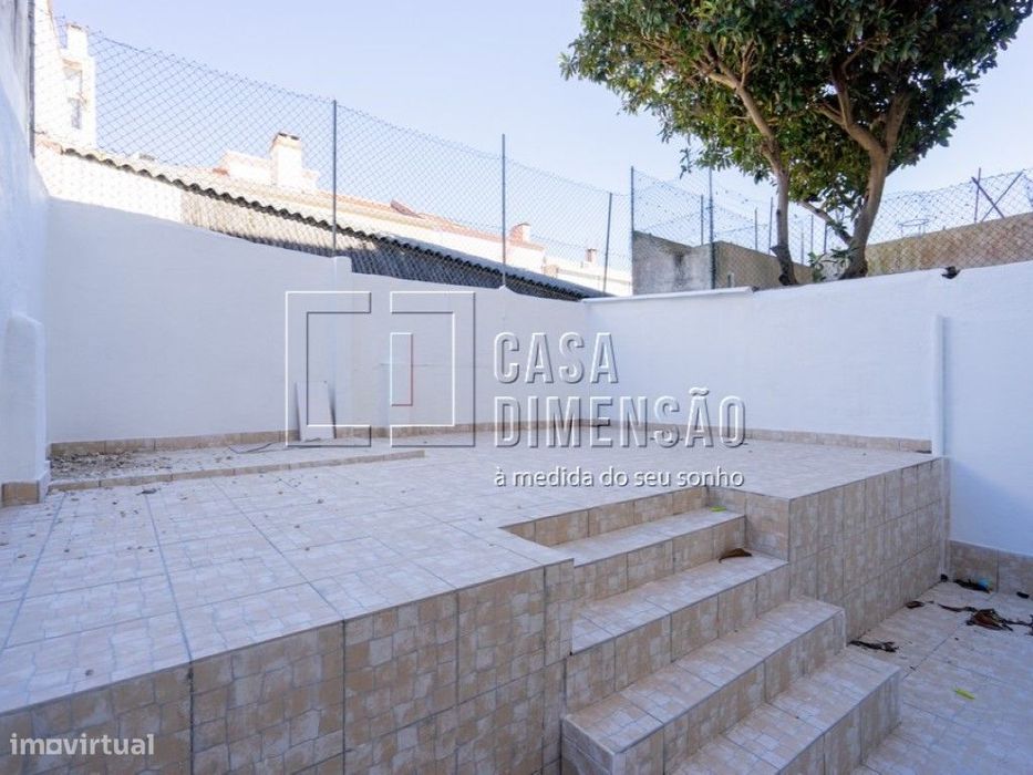 Apartamento T2, totalmente remodelado com logradouro, na Amadora!! — Venteira, Lisboa