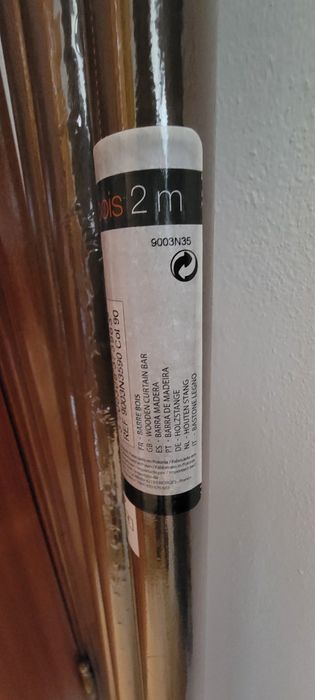 3 varões de madeira castanha de 2m