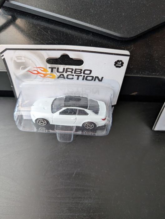 Miniatura Diecast 1:64 BMW e Mercedes